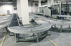 Conveyor and storage system